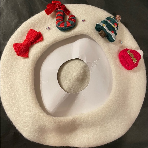 Stylish Christmas Beret - Picture 9 of 12